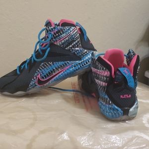 High top nike sneakers